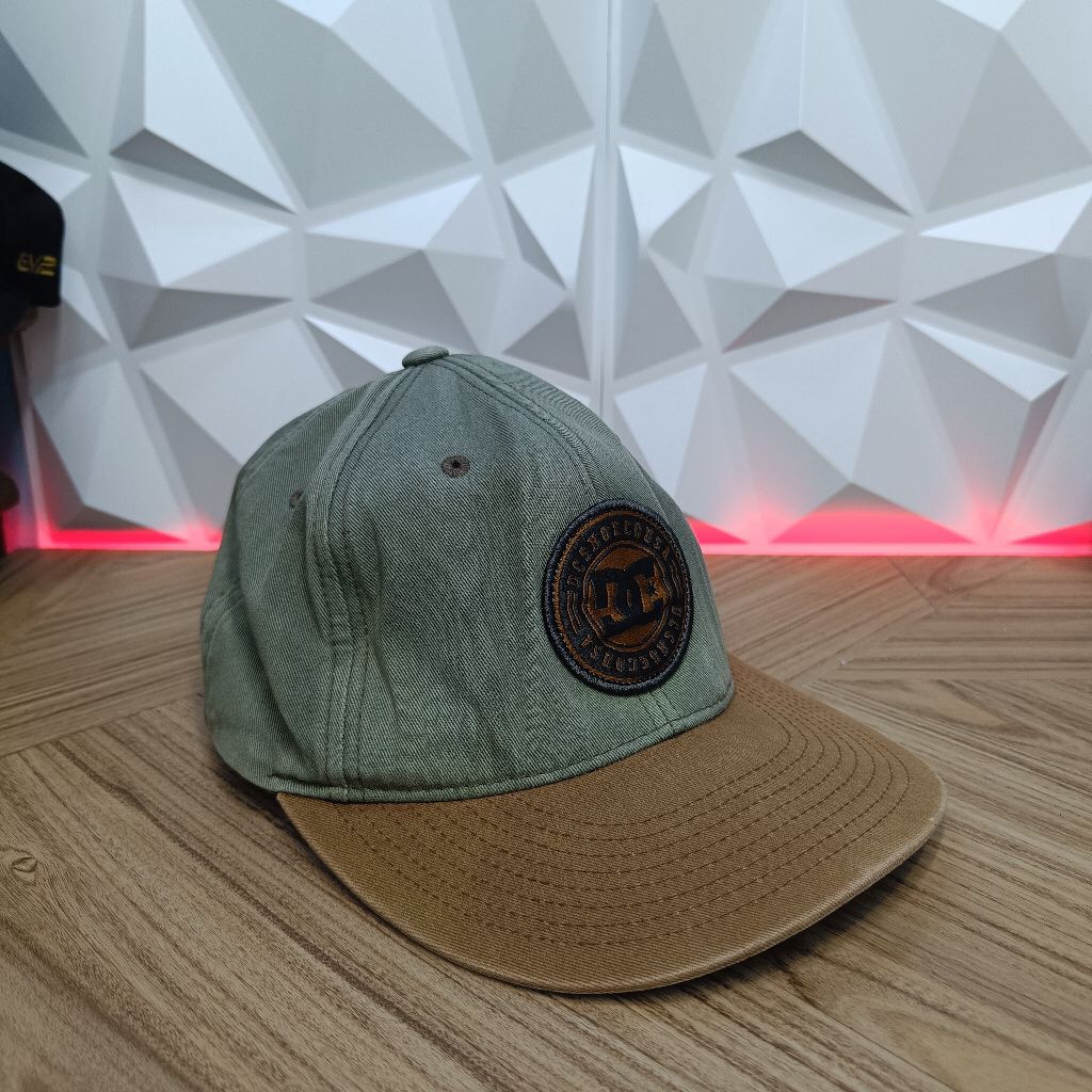 Topi second DC branded