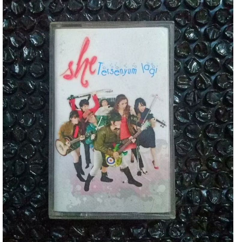 Kaset She - Tersenyum Lagi (Mulus)