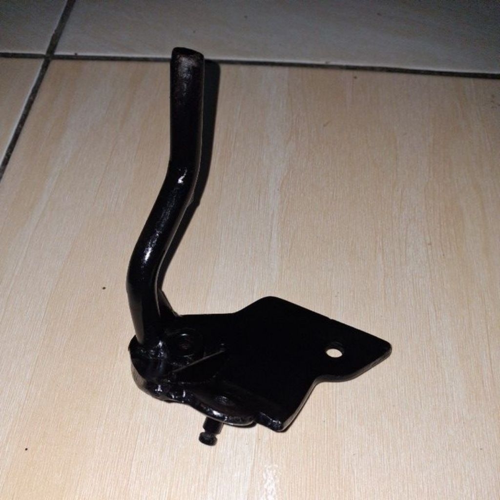 step depan bagian kiri satria  lumba 2tak ori ,copotan.