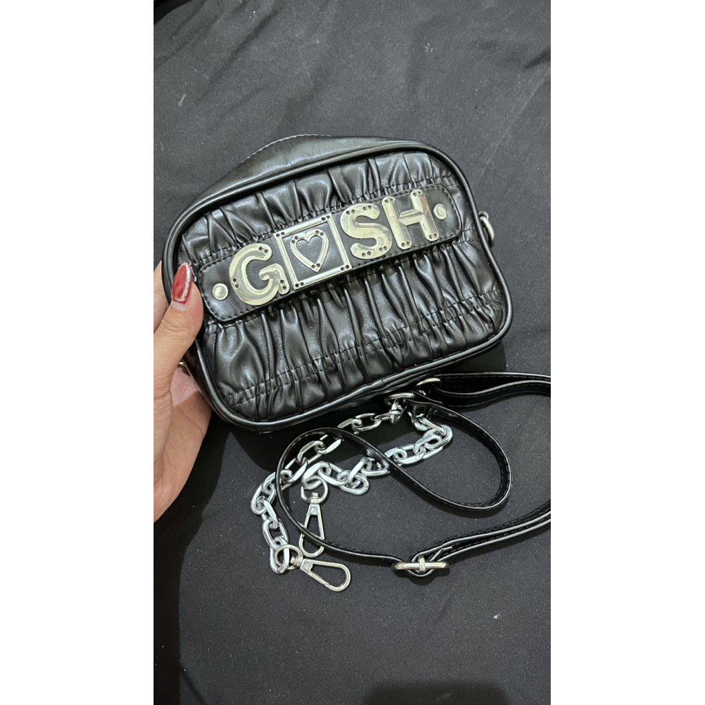 tas gosh bantal hitam