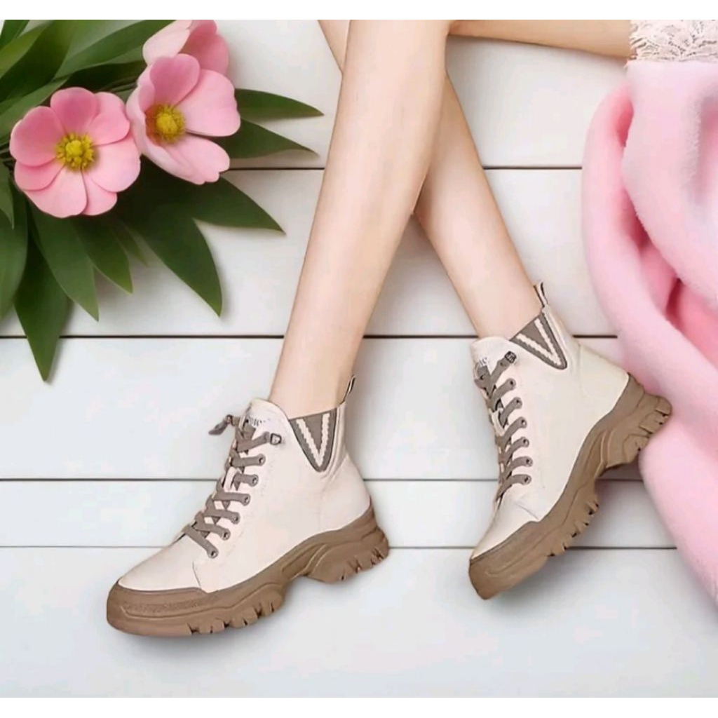 Sepatu boots wanita shoes sneakers coklat high putih
