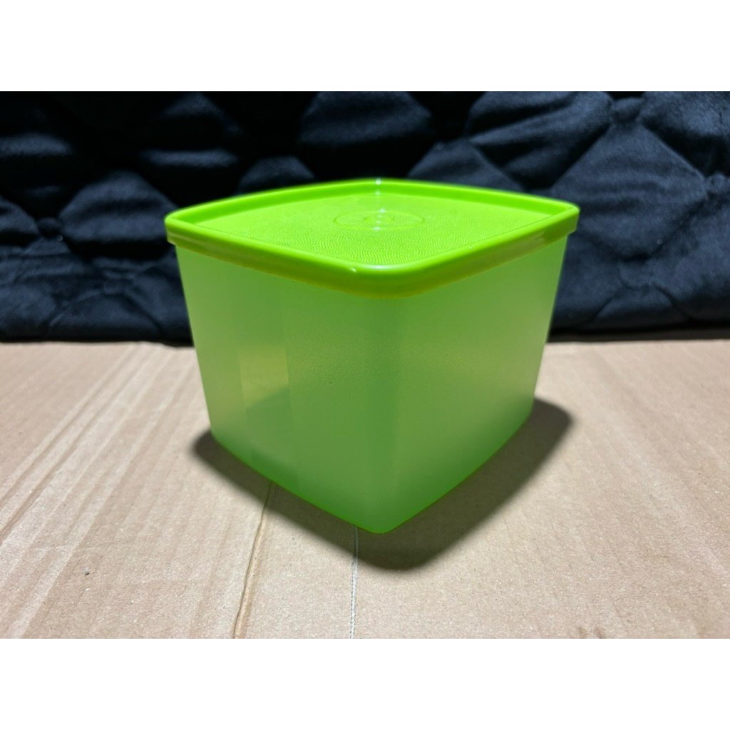 green medium square round tupperware