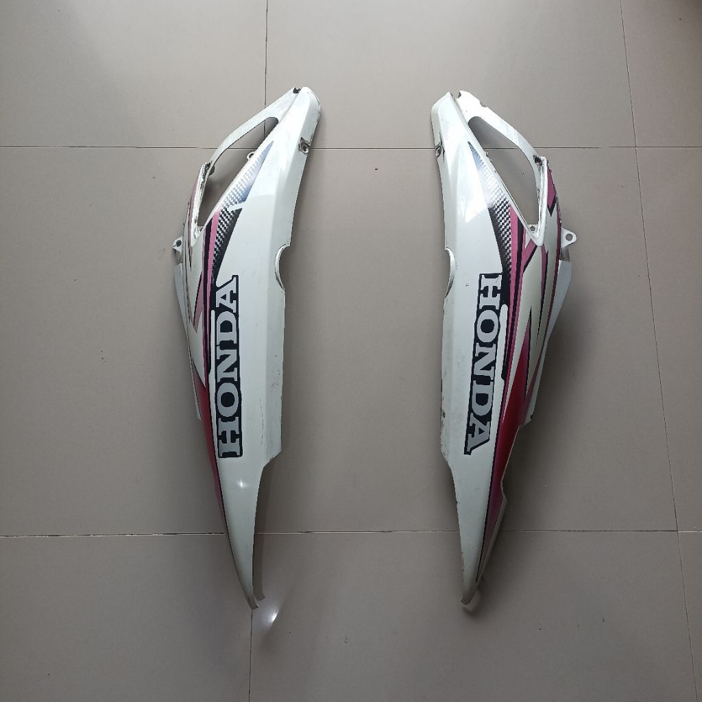 Body Belakang Honda Supra x 125 lama old tahun 2005-2007 kanan kiri, Original Copotan siap pake