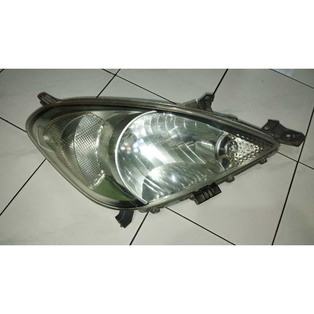 Head lamp kijang innova kanan original tahun 2005-2010