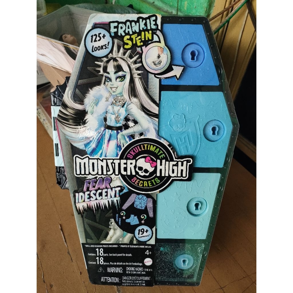 satu set Barbie Monster Frankie stein