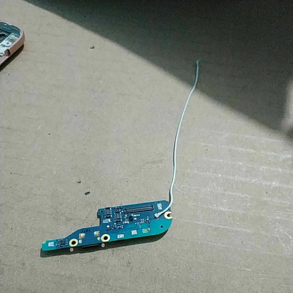 Board cas plus kabel antena bekas Htc one x9