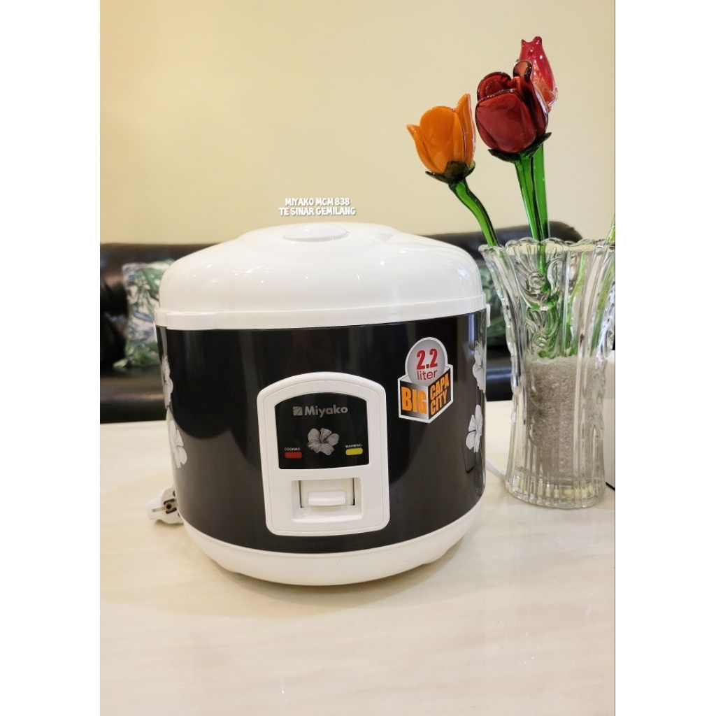 MIYAKO Rice Cooker MCM 838 Hitam