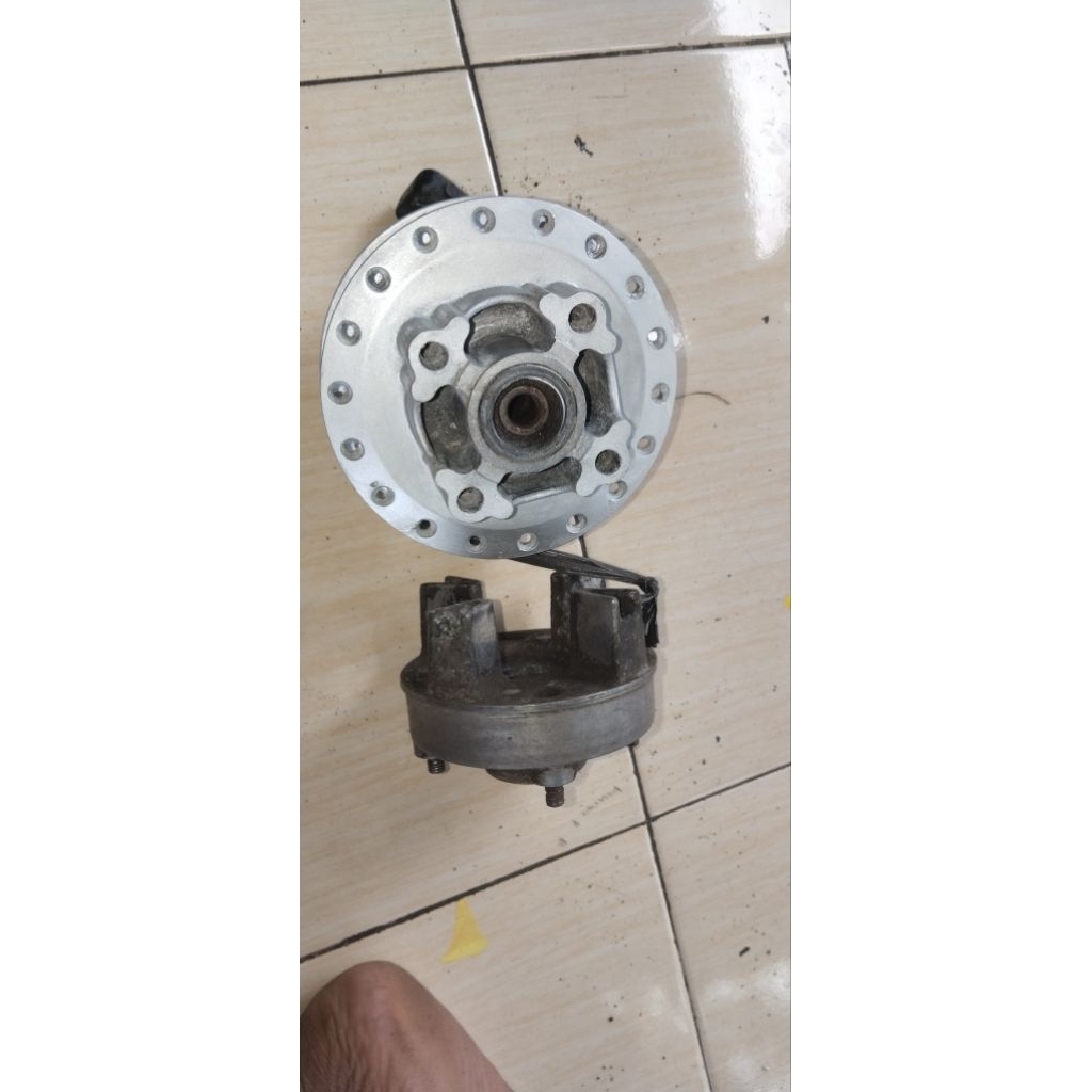 tromol belakang supra 125 dd cakram belakang set
