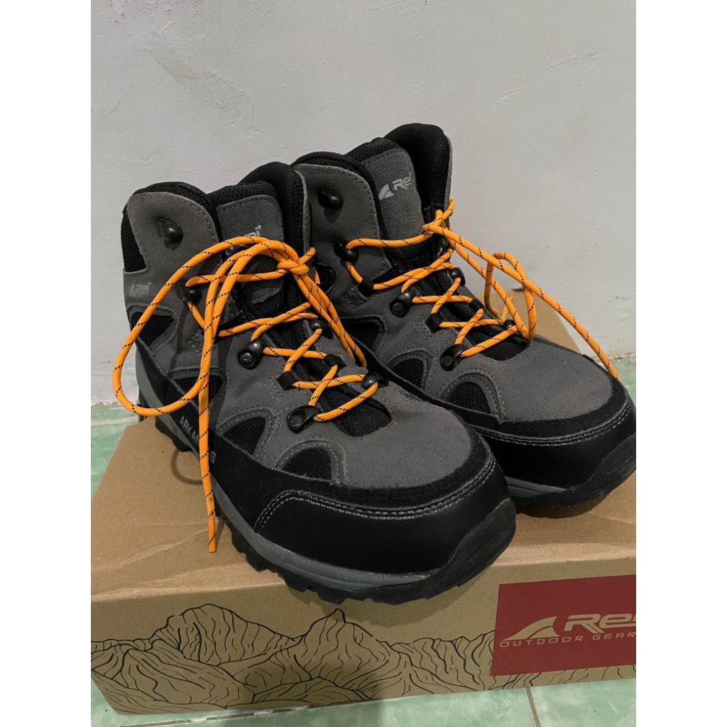Sepatu Arei