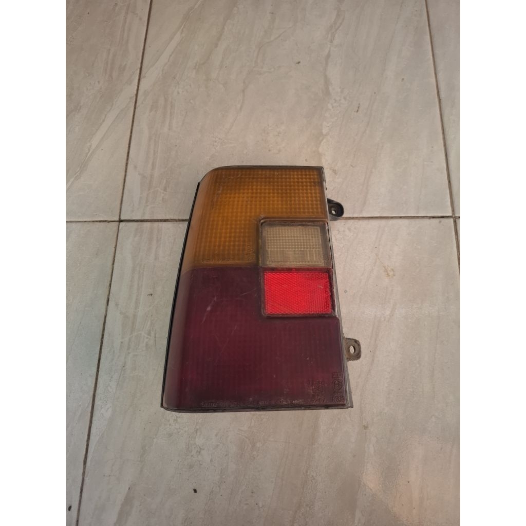 STOPLAMP LAMPU BELAKANG DAIHATSU CHARADE G11 ORIGINAL(KIRI)