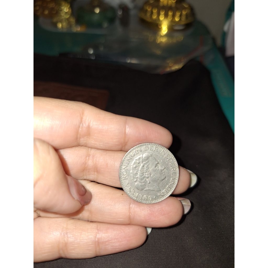 Koin 1 gulden belanda Koin tahun 1967 koin asli 
Limited edition 
Barang terawat 
Pemakaian pribadi