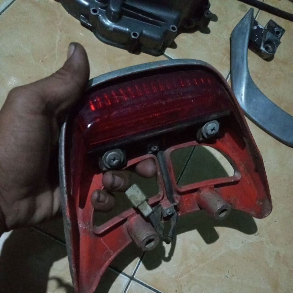 Begel Behel, pegangan jok belakang, untuk motor yamaha Fizz r fizr f1zr + stop lamp original bekas c
