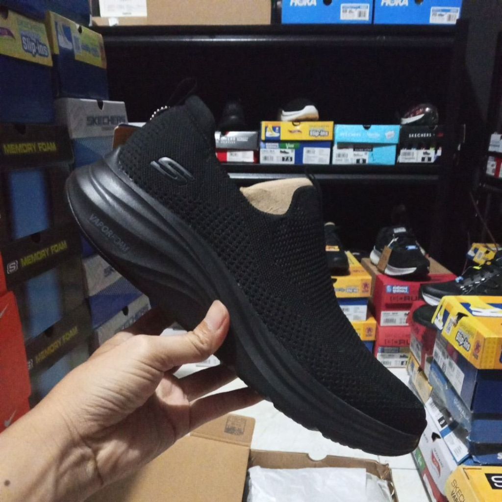 SKECHERS COVERT BLACK SLIP ON SHOES SIZE 45 ORIGINAL