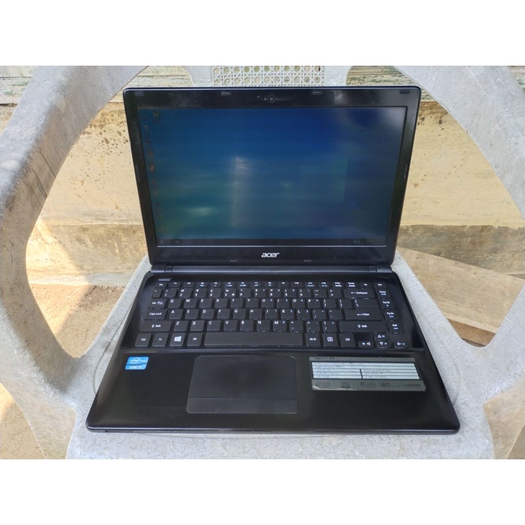 Body Slim Laptop Acer Aspire E1-470 Processor Intel Core i3-3217U Vga Intel HD Graphics 4000