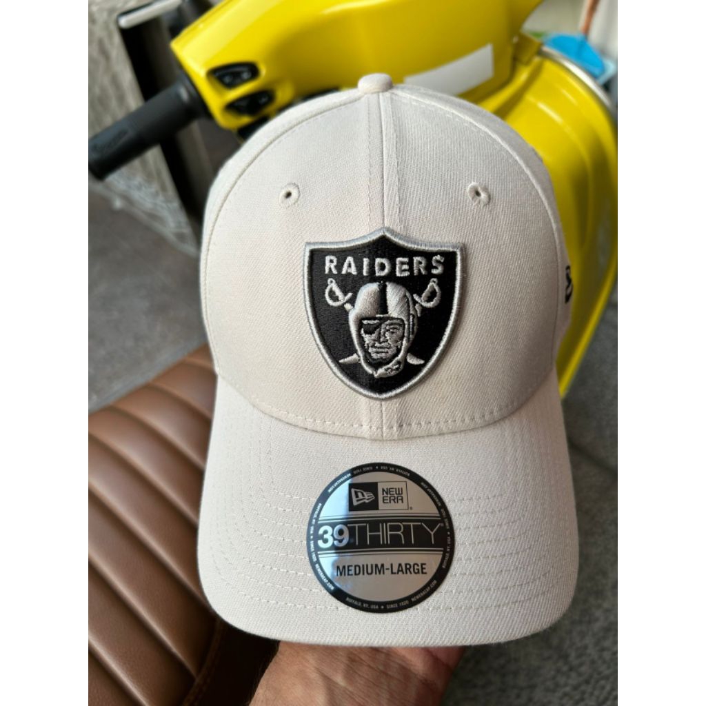 Topi New Era 3930 Stone Grey Raiders