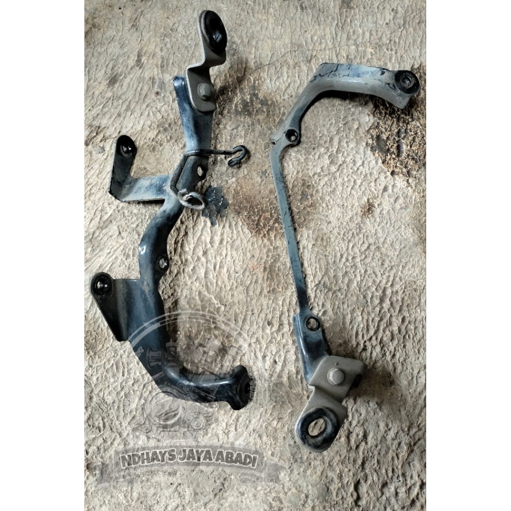BREKET FAIRING BAWAH KANAN KIRI R15 V3 SECOND ORIGINAL