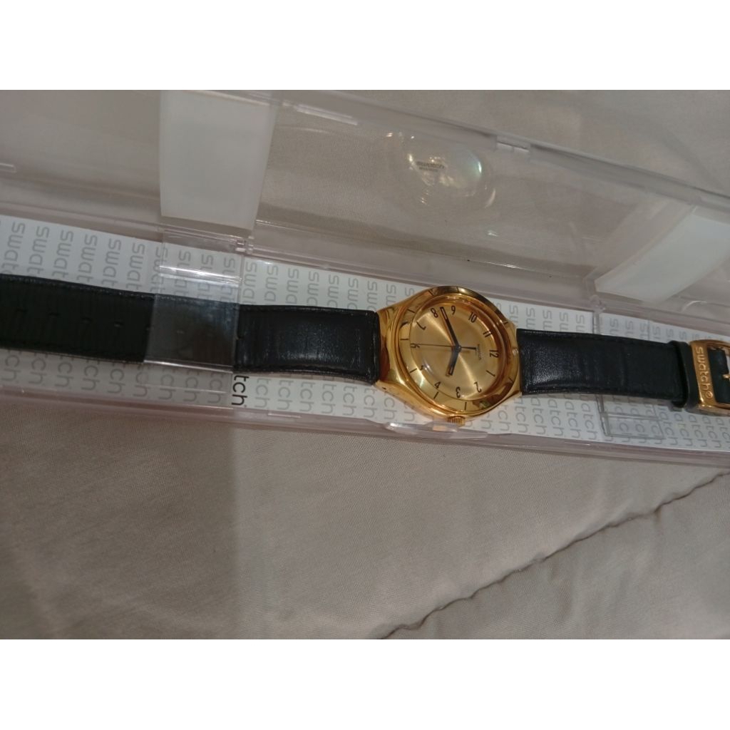 Swatch Coraggiosa YGG105/Irony Gold Jam Pria Wanita (Unisex)