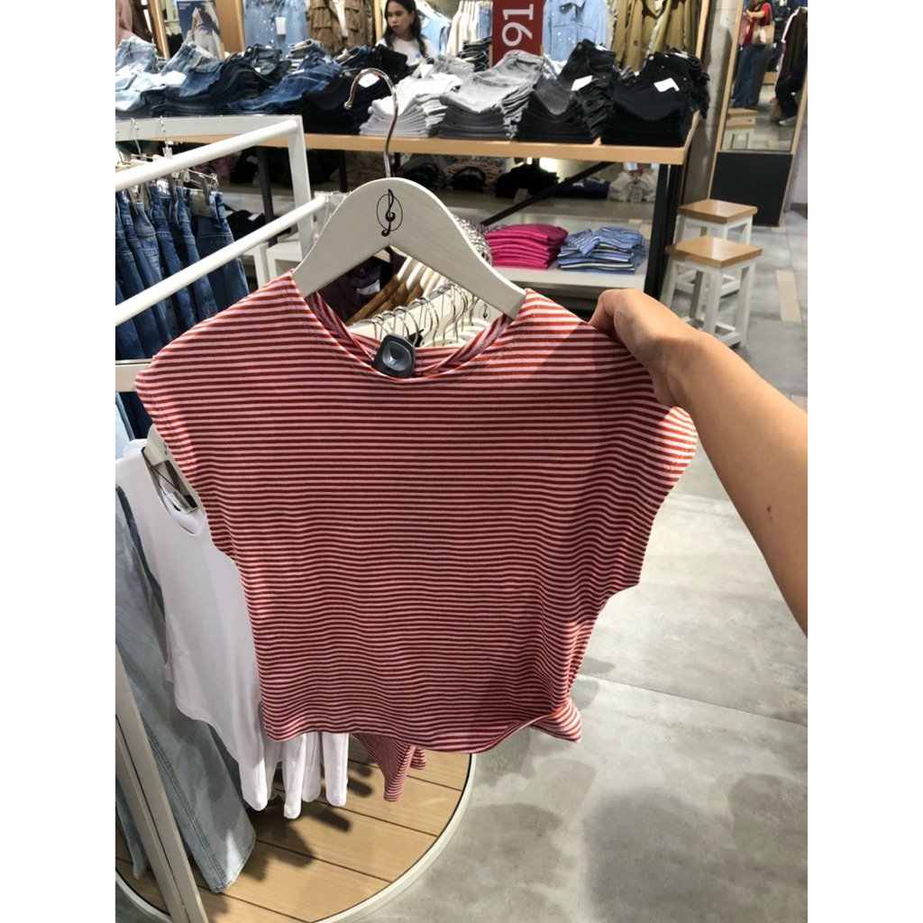 Jastip Stradivarius Kaos Crop