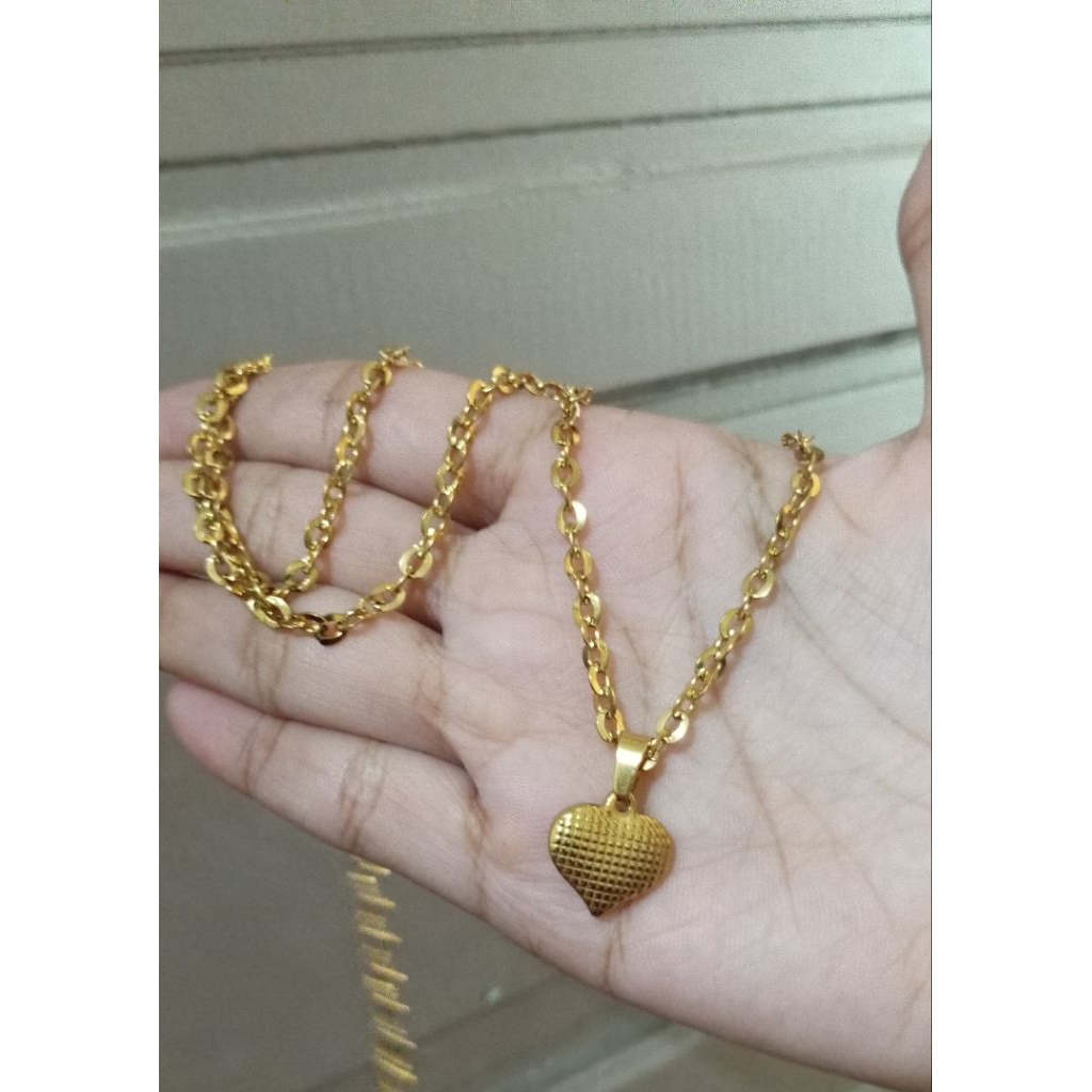 kalung titanium liontin love