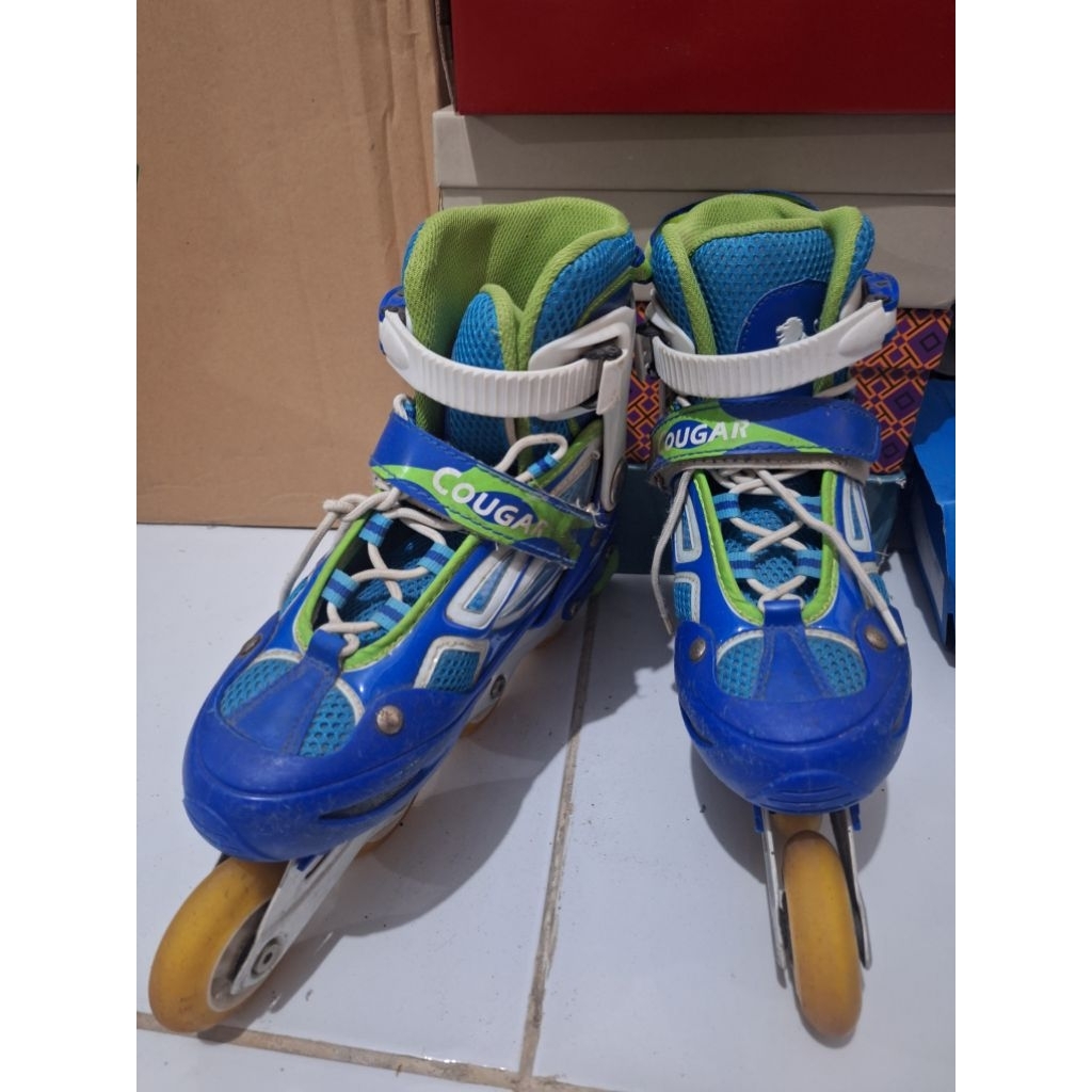 PRELOVED Sepatu Roda warna Biru size 38