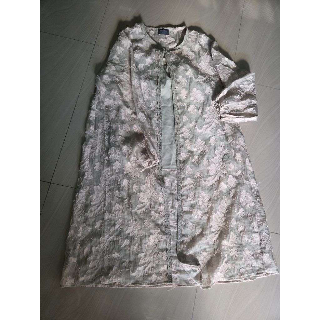 preloved maulida outer this is april
