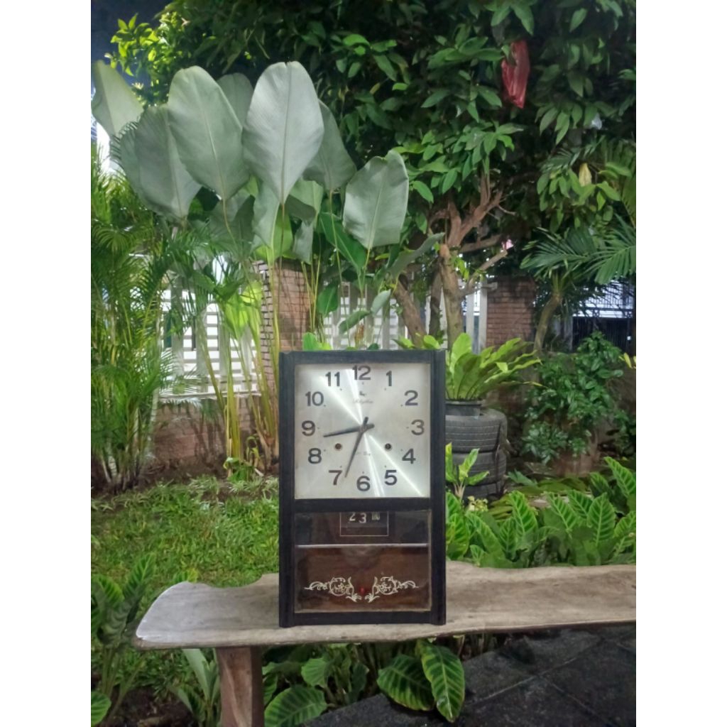 Jam Dinding Bandul Rhythm Antik
