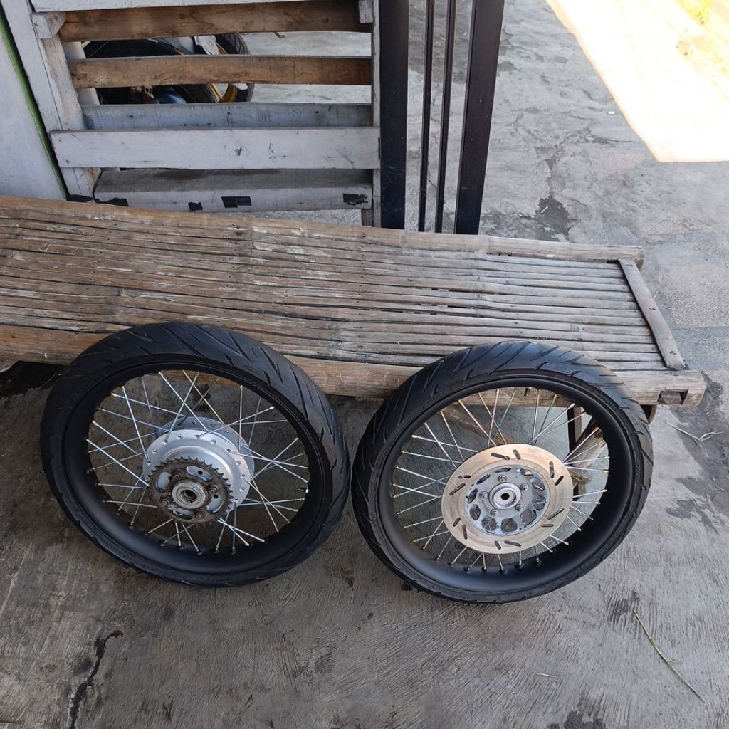 Velg rossi ukuran 215-215 Ring 17 PNP CB,Gl,MP,TIGER Tromol depan Belakang megapro