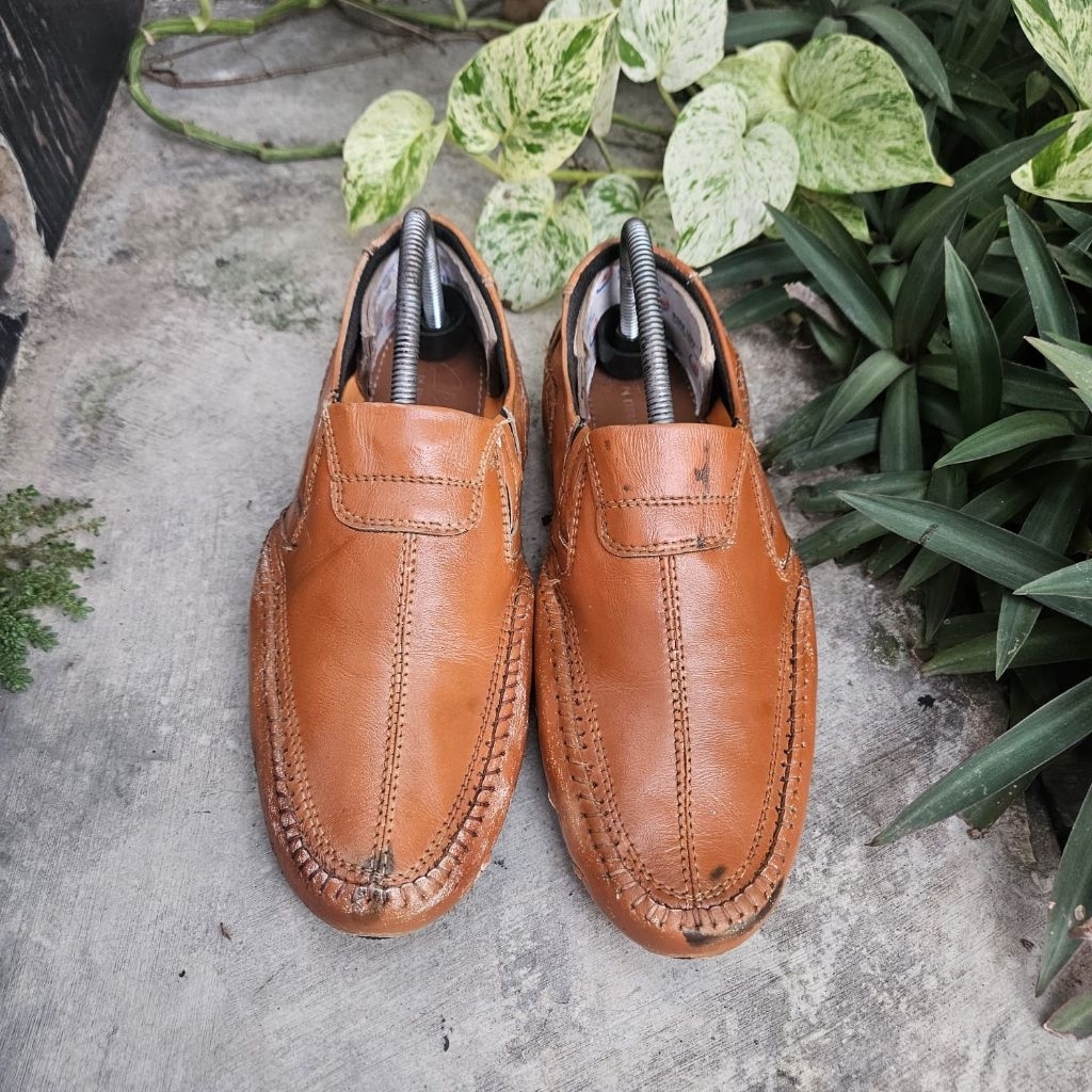 sepatu loafer second clarks size 40(25cm)