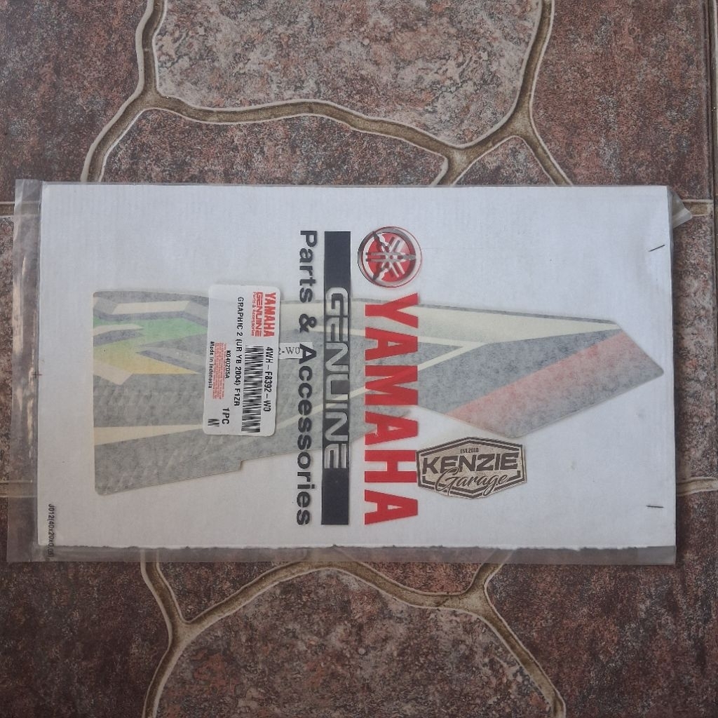 Stiker striping Graphic Sayap dalam kanan F1ZR FIZR Orange Hitam 2004 Original YGP 4WH-F8392-W0