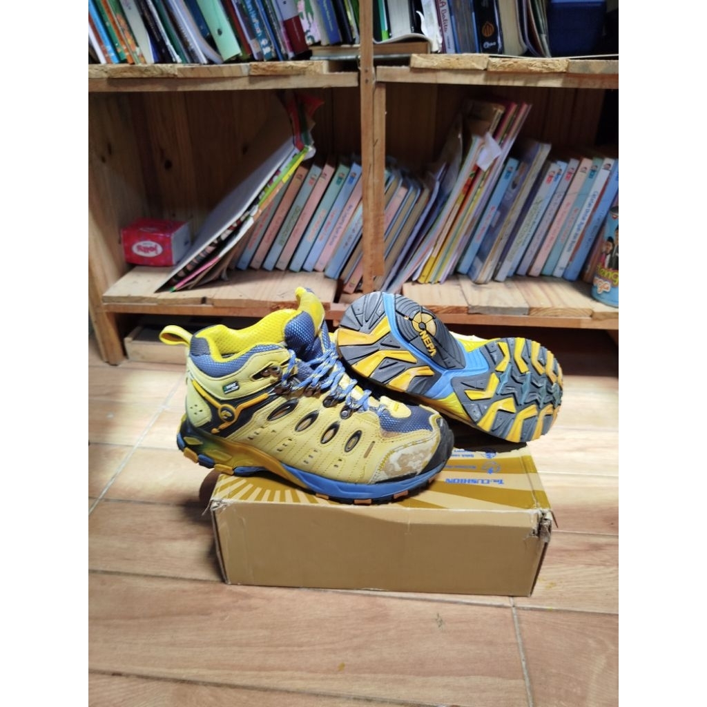Sepatu Hikking Nepa Waterproof Second Original 40,5, 26 cm Bekas