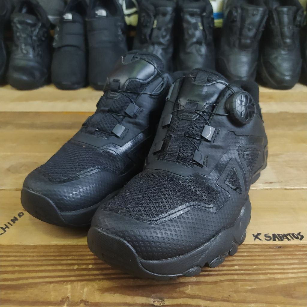 Sepatu tactical hitam size 42