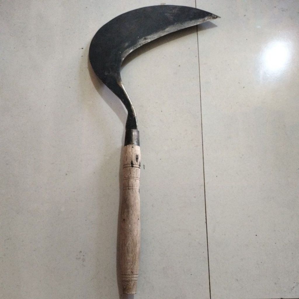 Arit Baja Besar Sepuh tua baja per asli , panjang 48 cm, lebar 22 cm