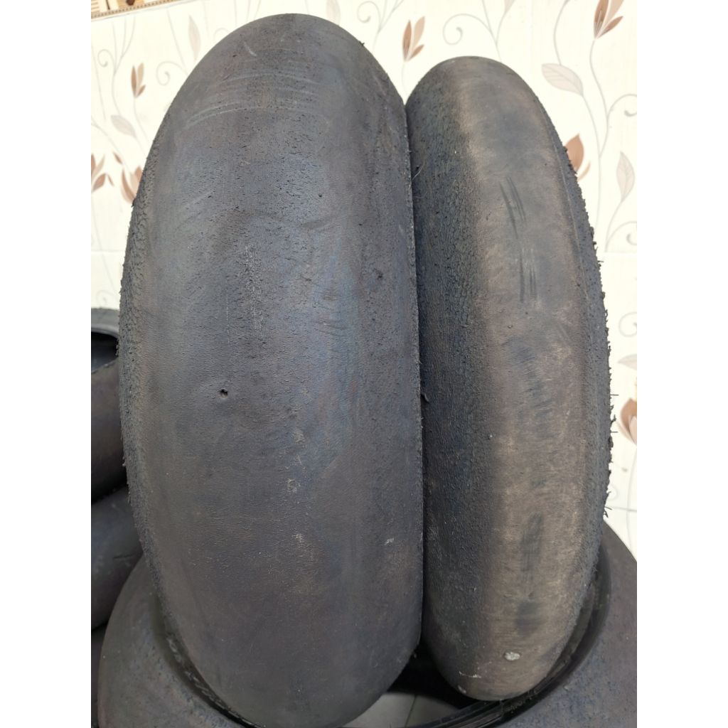 Dunlop slick 120/70 - 180/60 -17 spasang x race copotan moge . bisa untuk zx25