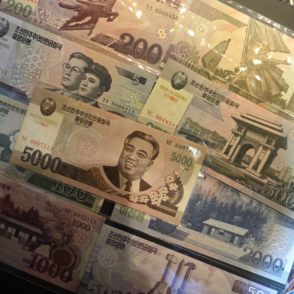 koleksi uang korea utara