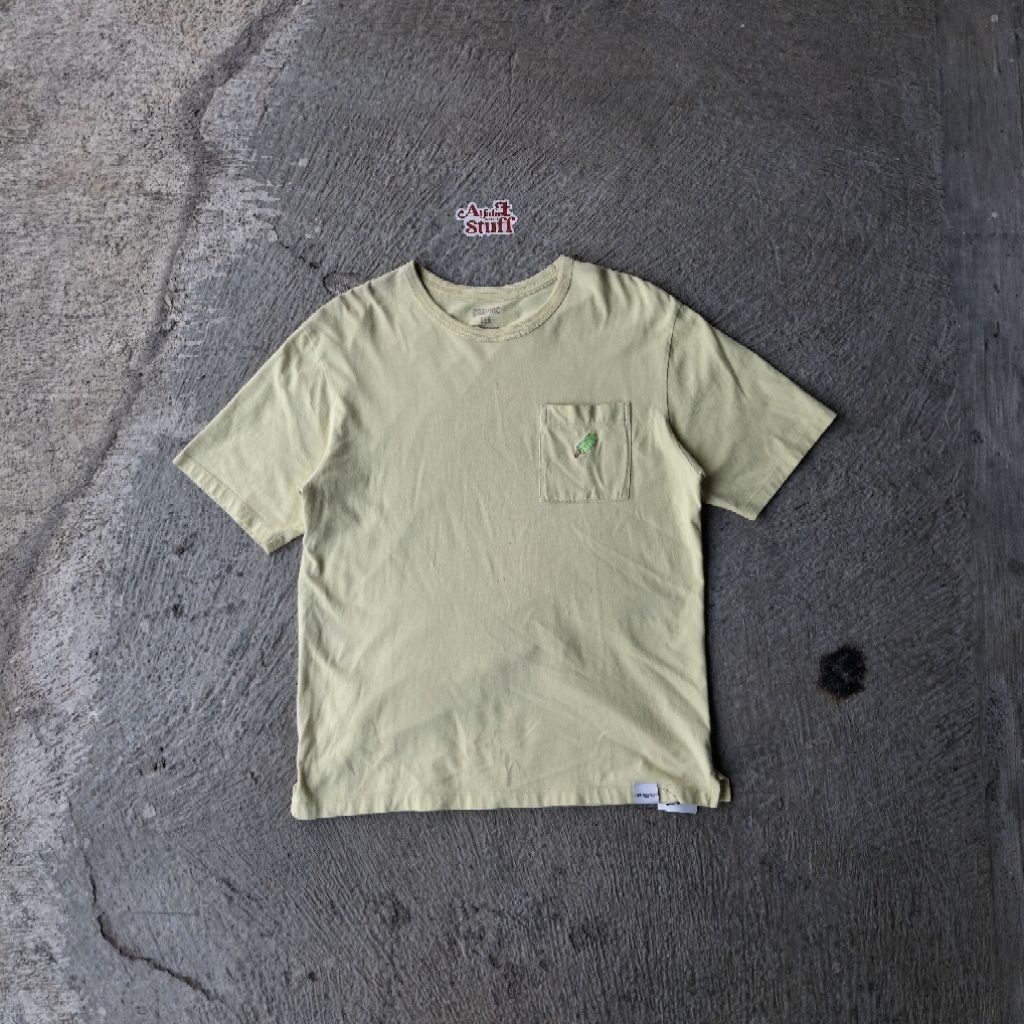 Kaos Graphic Tee