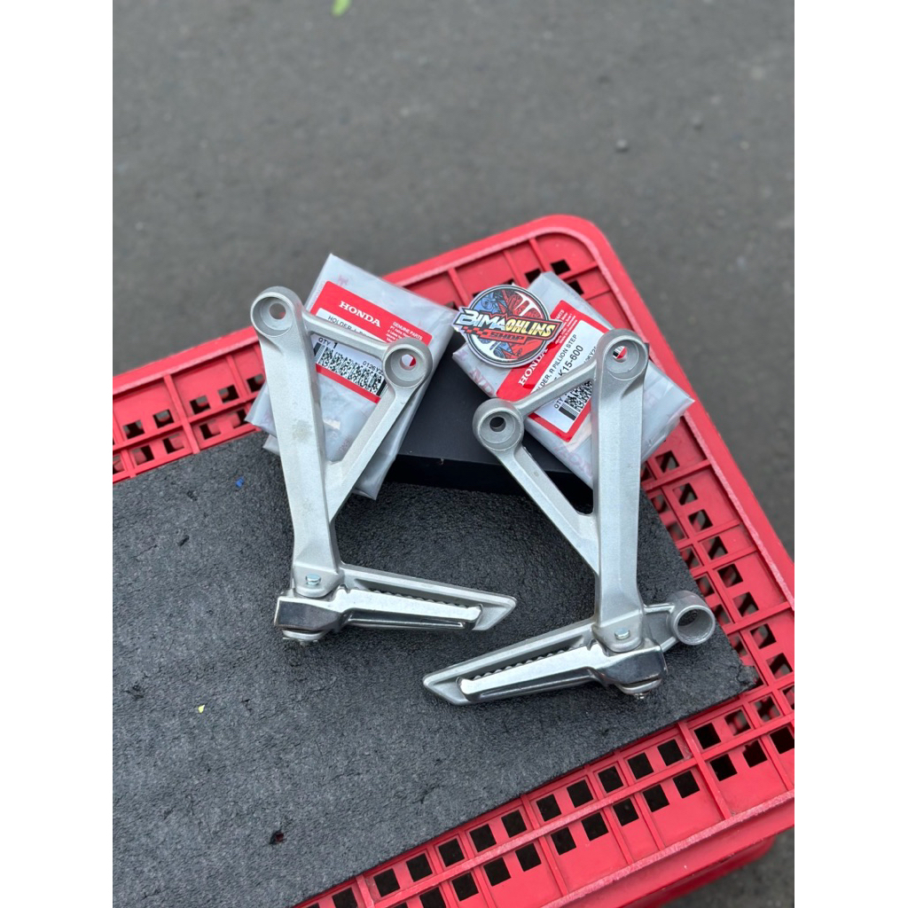 Footstep Postep Belakang CB150R LED K15 Original