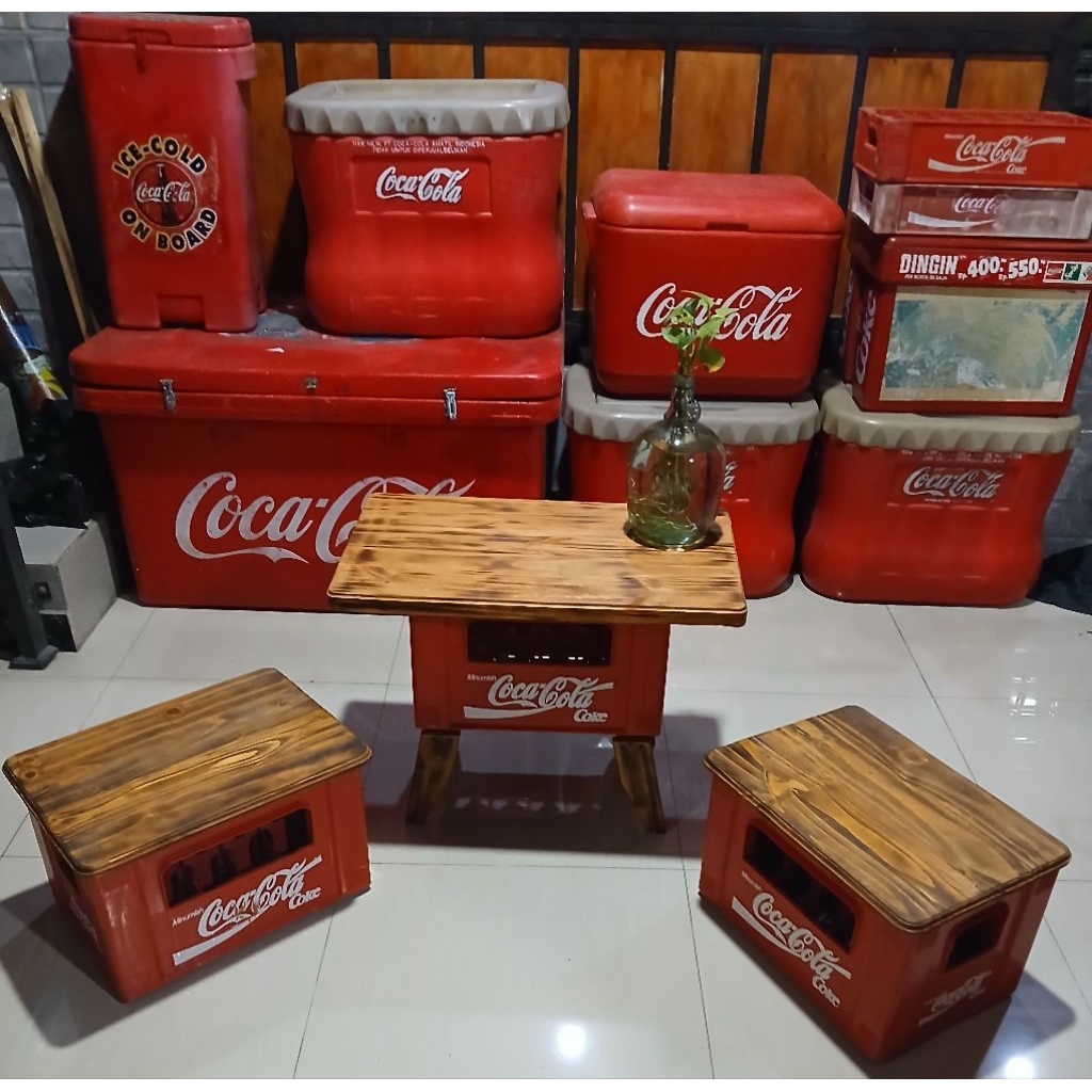 1 SETT MEJA DAN KURSI EKS KRAT COCA COLA