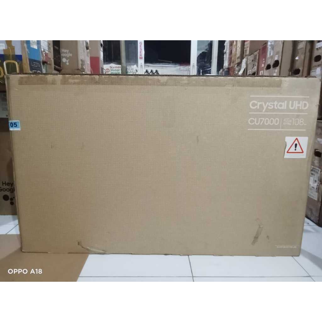 TV LED SAMSUNG SMART CRYSTAL UHD 43IN BEKAS SEPERTI BARU  WIFI BLUTOOTH YOTUBE NETFLIX