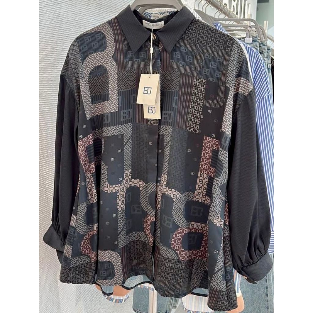 BENANG JARUM MONO SHIRT YUZU BENANG JARUM MONO SHIRT BLACK CHOCO