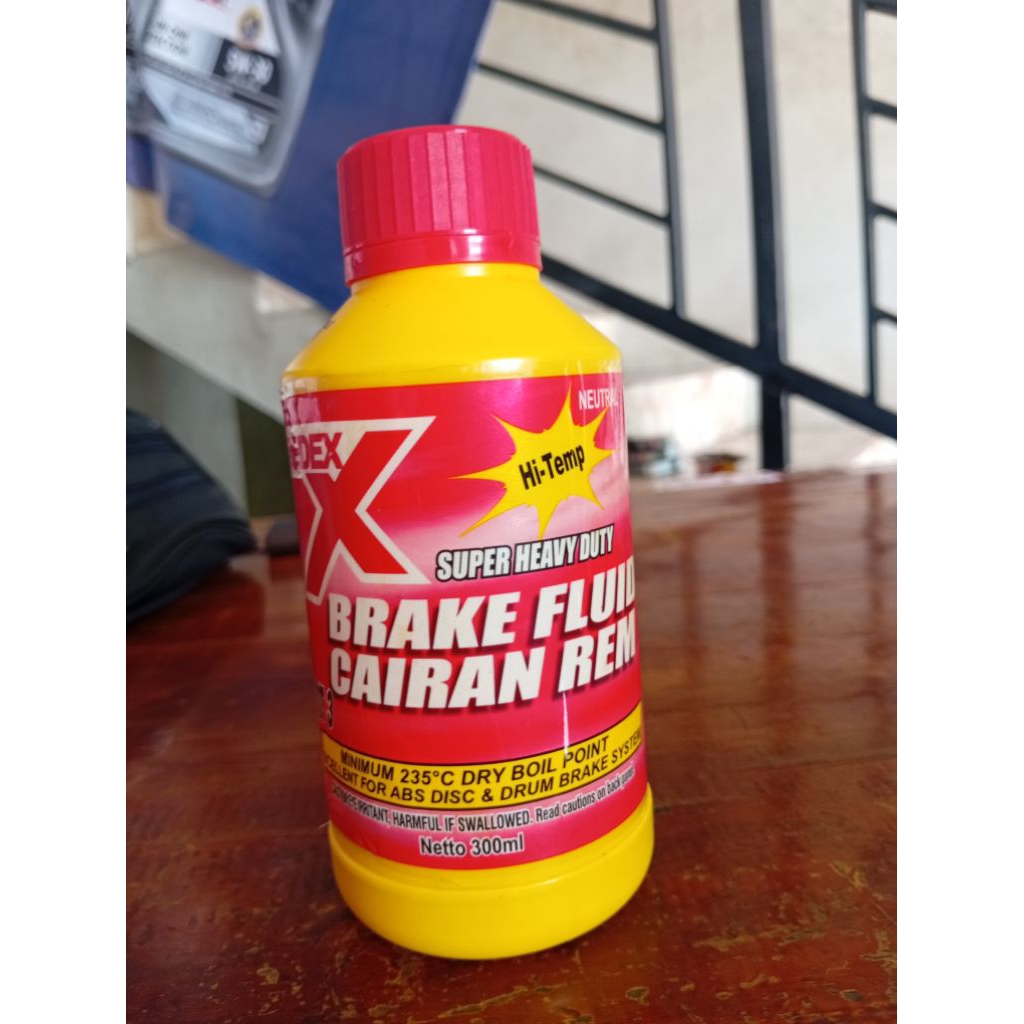OLI REM MOTOR MOBIL REDEX BRAKE FLUID CAIRAN REM