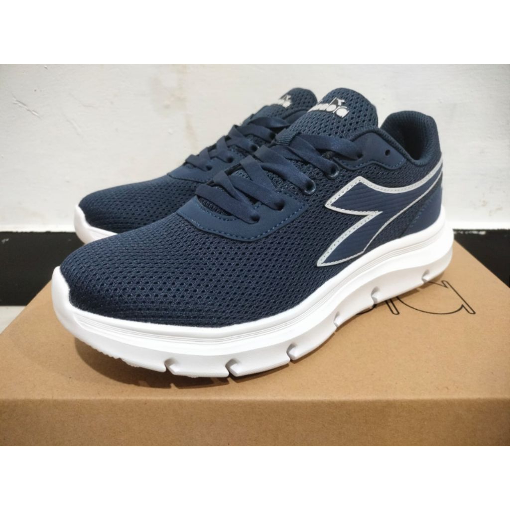sepatu diadora running navy