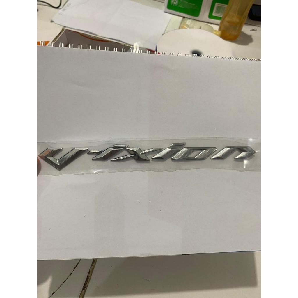 Emblem ORIGINAL Timbul 3D VIXION SILVER ORI Sticker Logo Satuan & Set Sepasang Kanan Kiri