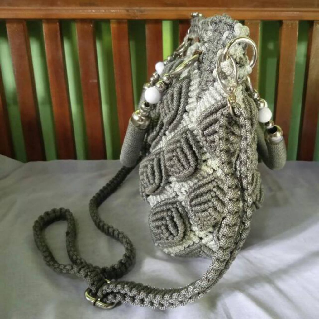 Tas Tali Kur motif daun / Tas kerajinan