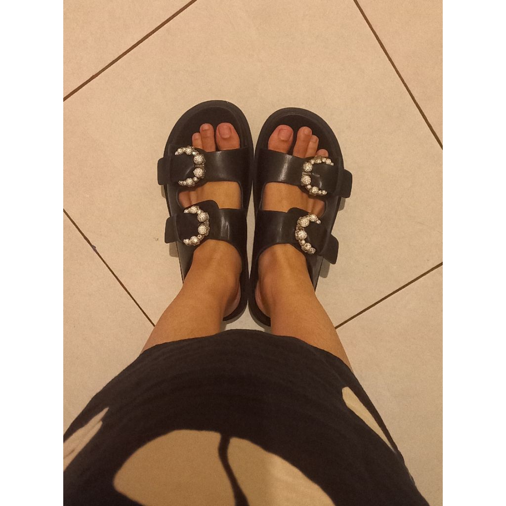 Charles and Keith Sendal Preloved