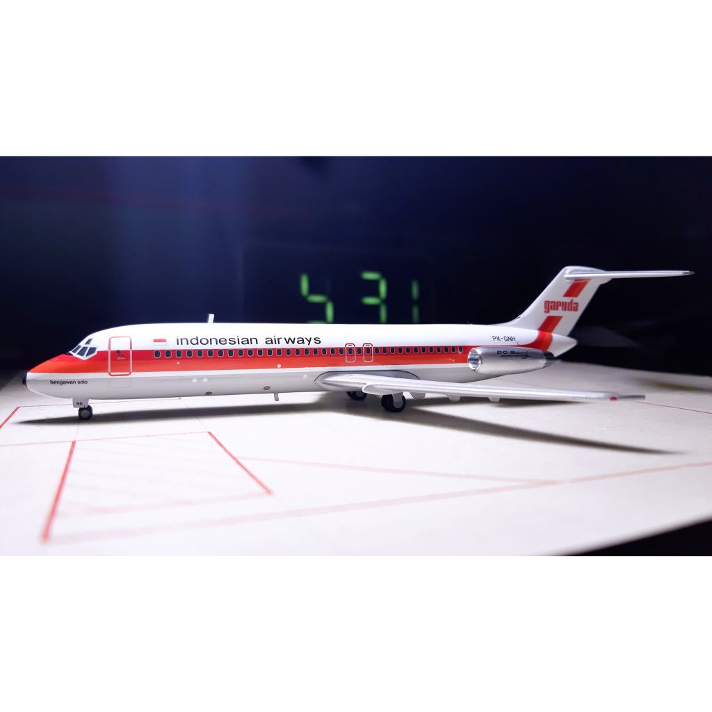 Diecast Pesawat Garuda Indonesia - McDonnell Douglas DC-9-32 - registration PK-GNH nosename bengawan