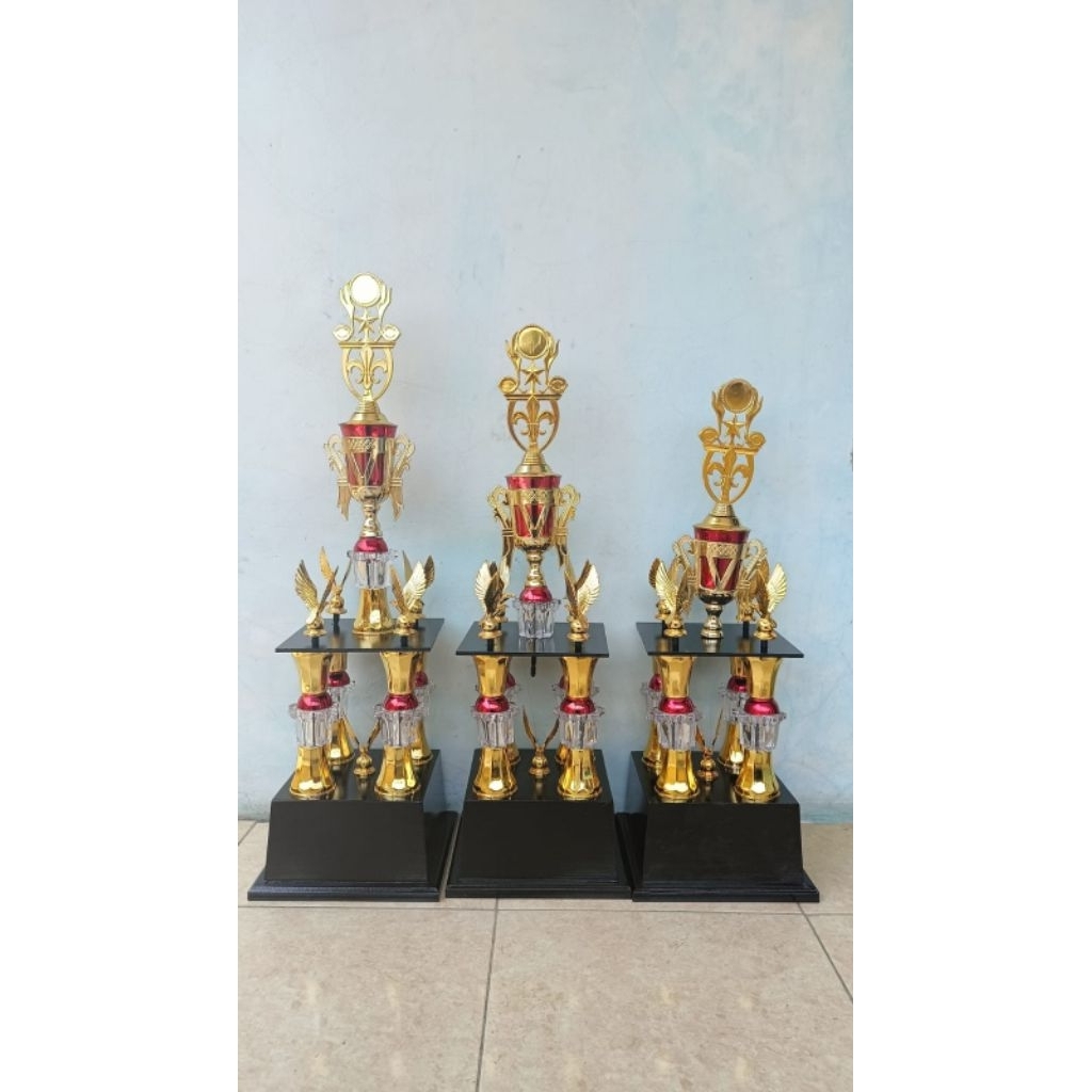 Piala trophy set 123 kaki 4 pramuka futsal kejuaraan lainnya body kristal