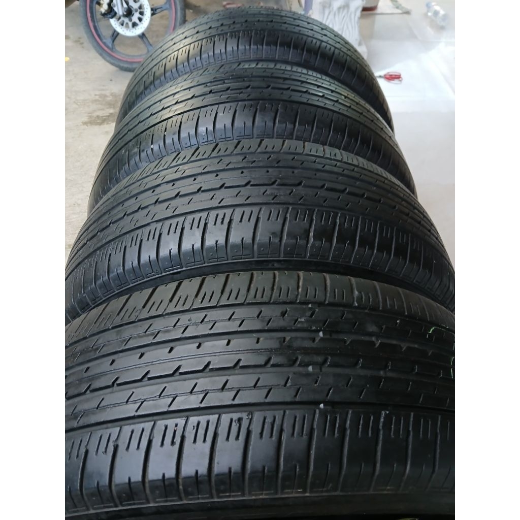 Ban Bridgestone 235/60 R18