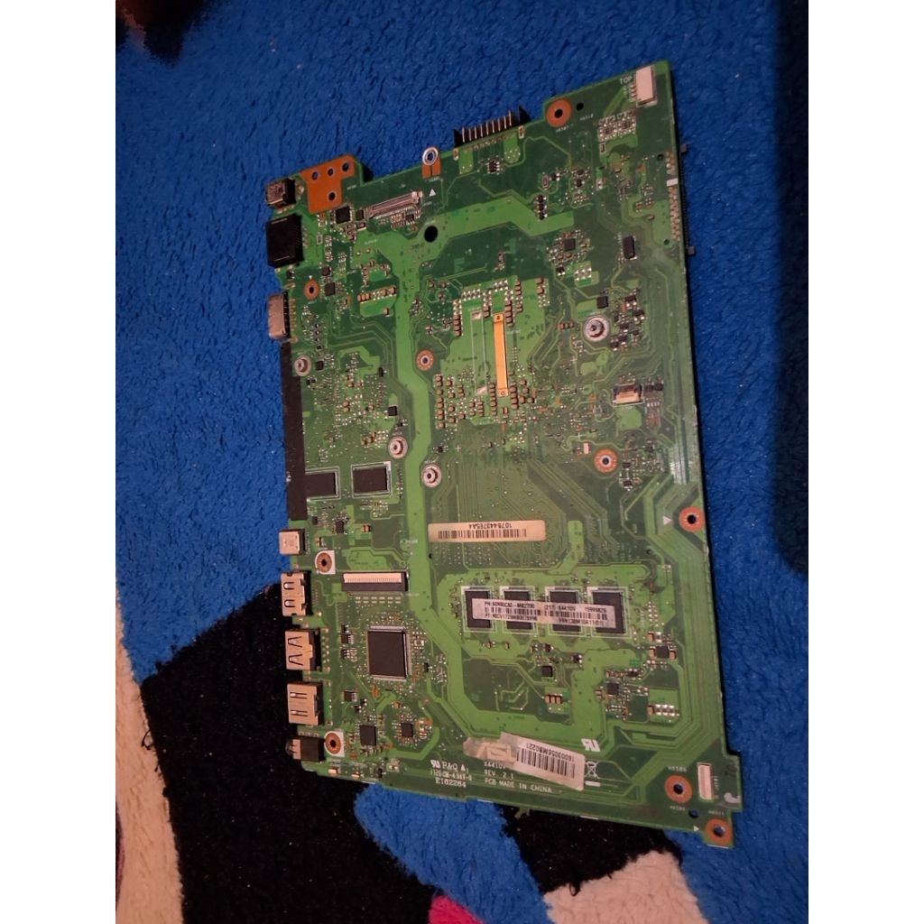 Mobo Asus X441UV Core i3 Nvidia RAM ONBOARD 4GB copotan normal