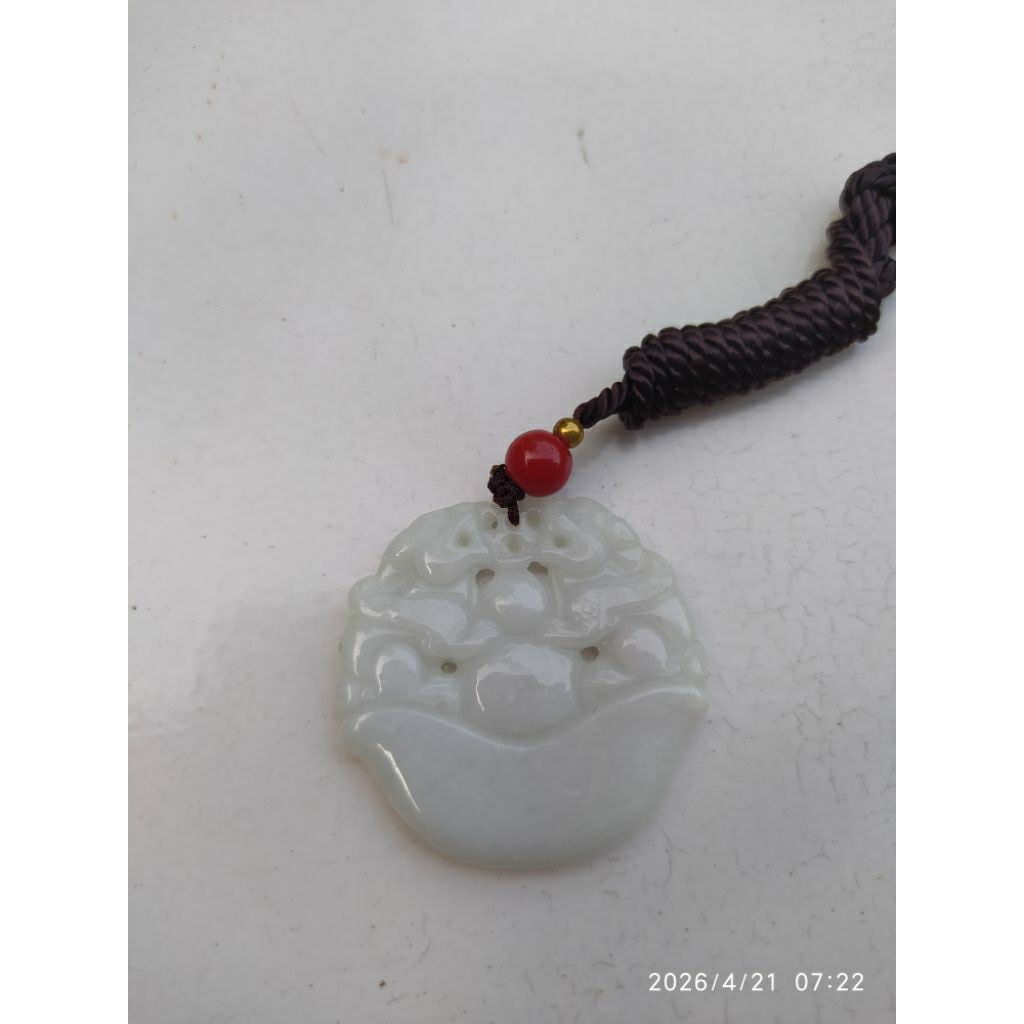 Liontin jade double carving model qilin