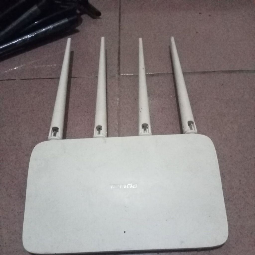 Tenda F6+adaptor